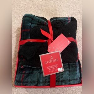 Sherpa Throw with Socks Gift Set